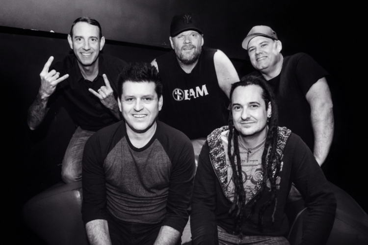 4.8. LESS THAN JAKE (USA)<br />
Support: HIT THE SWITCH (USA)<br />
THE HAERMORRHOIDS (DE)